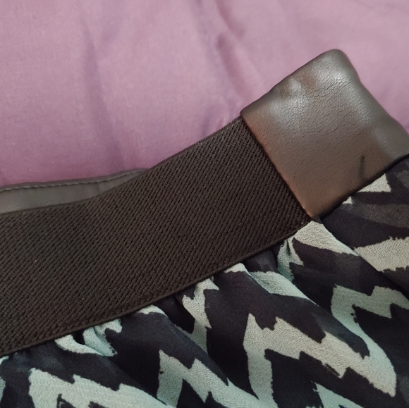 Zigzag Flowey Skater Skirt - Picture 3 of 5